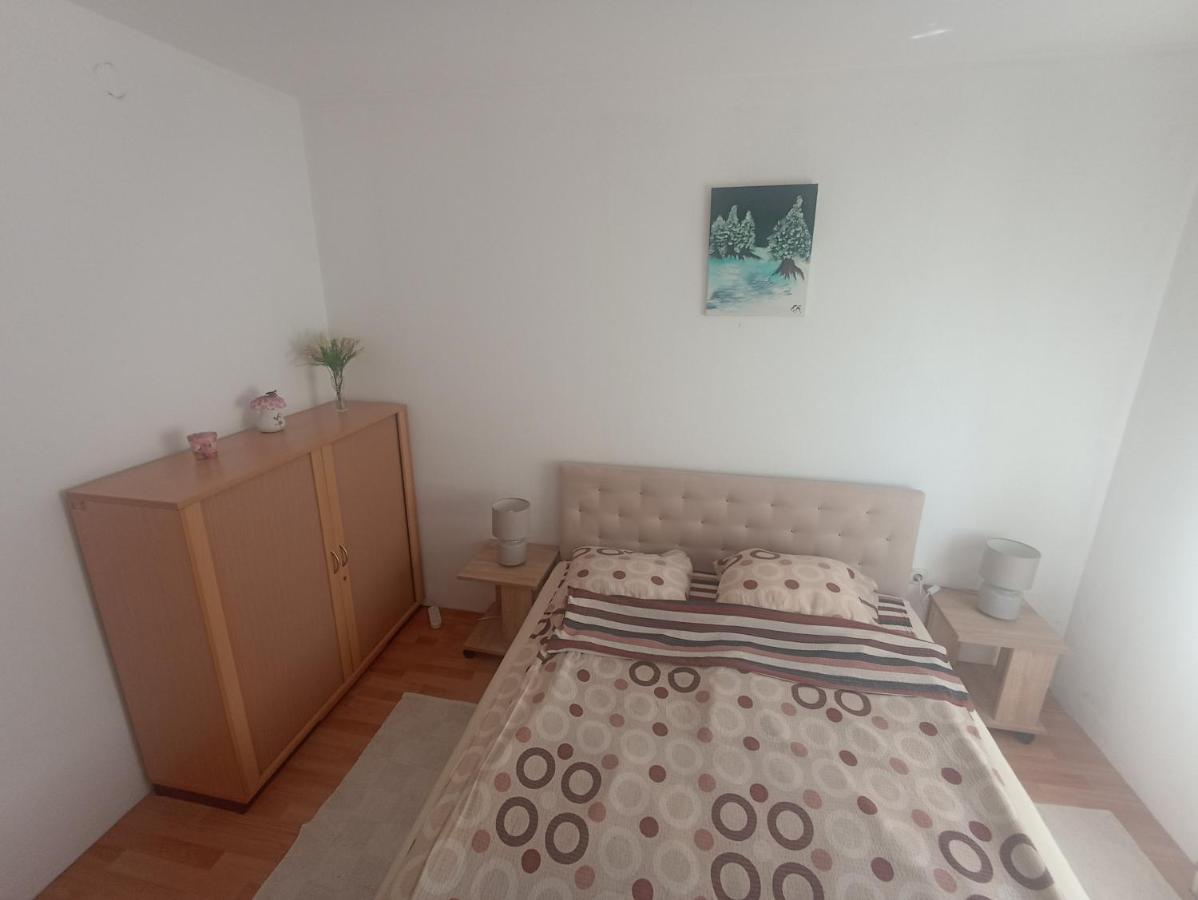 Sleep & Fly - Sarajevo Airport Apartment Bagian luar foto