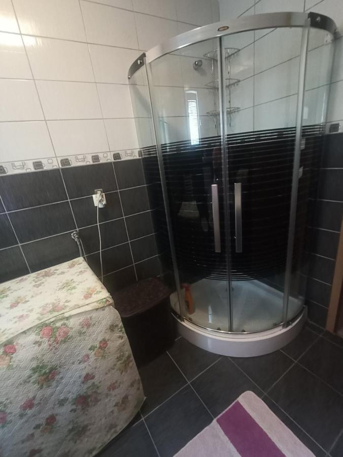 Sleep & Fly - Sarajevo Airport Apartment Bagian luar foto