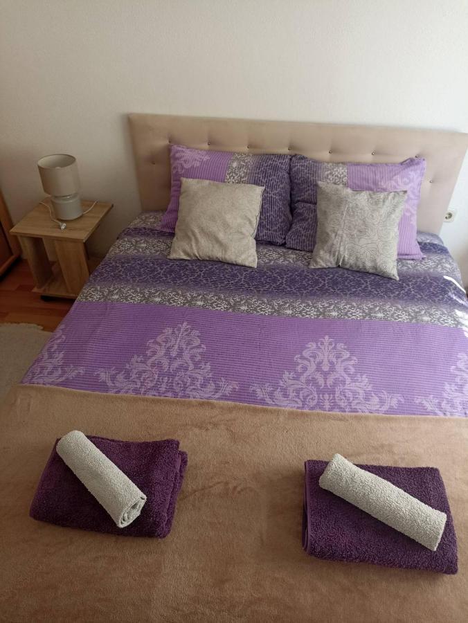 Sleep & Fly - Sarajevo Airport Apartment Bagian luar foto