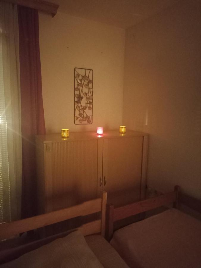 Sleep & Fly - Sarajevo Airport Apartment Bagian luar foto