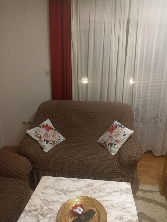 Sleep & Fly - Sarajevo Airport Apartment Bagian luar foto